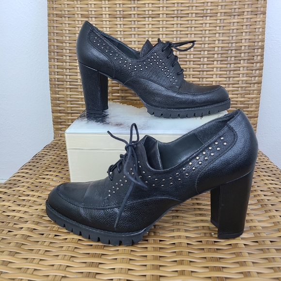 Stuart Weitzman Shoes - Stuart Weitzman Shoes Oxford Heels Lug Soles Traction Black Brass Studs Size 9